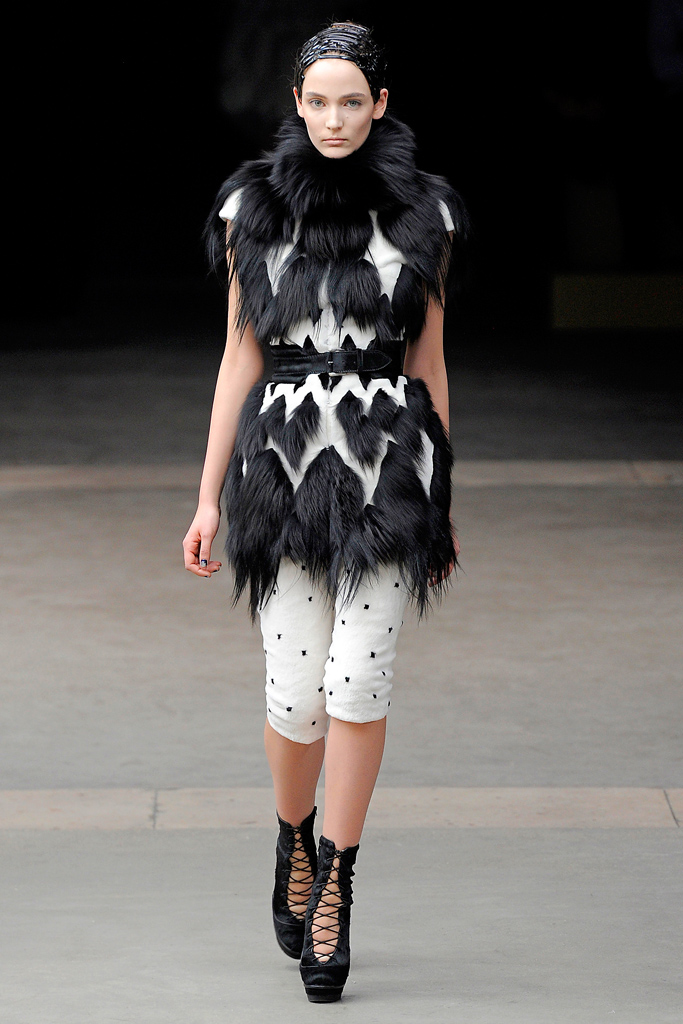 Alexander McQueen 2011秋冬成衣高清圖片