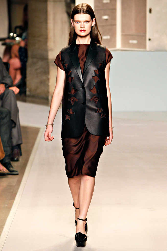 Loewe 2012DƬ