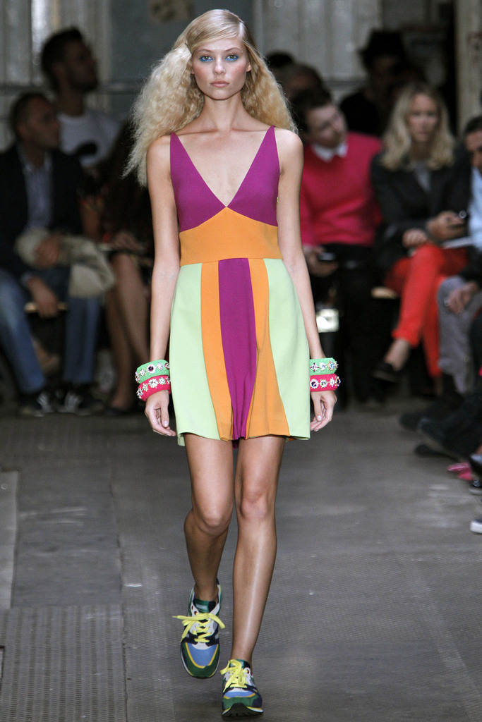 Moschino Cheap And Chic 2013DƬ